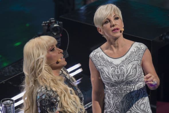 Caras graciosas, bromas, muestras de afecto y selfies con los fans, de todo pasa en el backstage y los famosos lo saben. Mira todo lo que no pudiste ver en la gala cinco de Me Pongo De Pie.