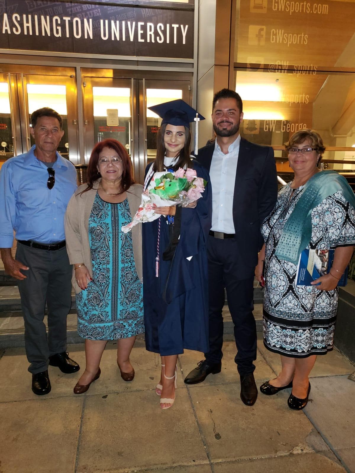 ¡De Yauco para el mundo! Luisa junto a sus familiares