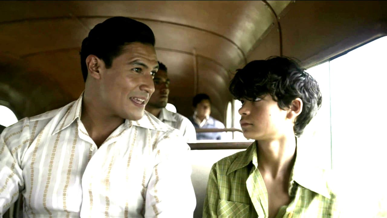 <b>Jacinto</b> el hermano de Alejandro, lo llevó a vivir a Monterrey con su tío 
<b>Crescencio</b>. Alejandro vivió con muchas carencias y con la ausencia de sus padres.