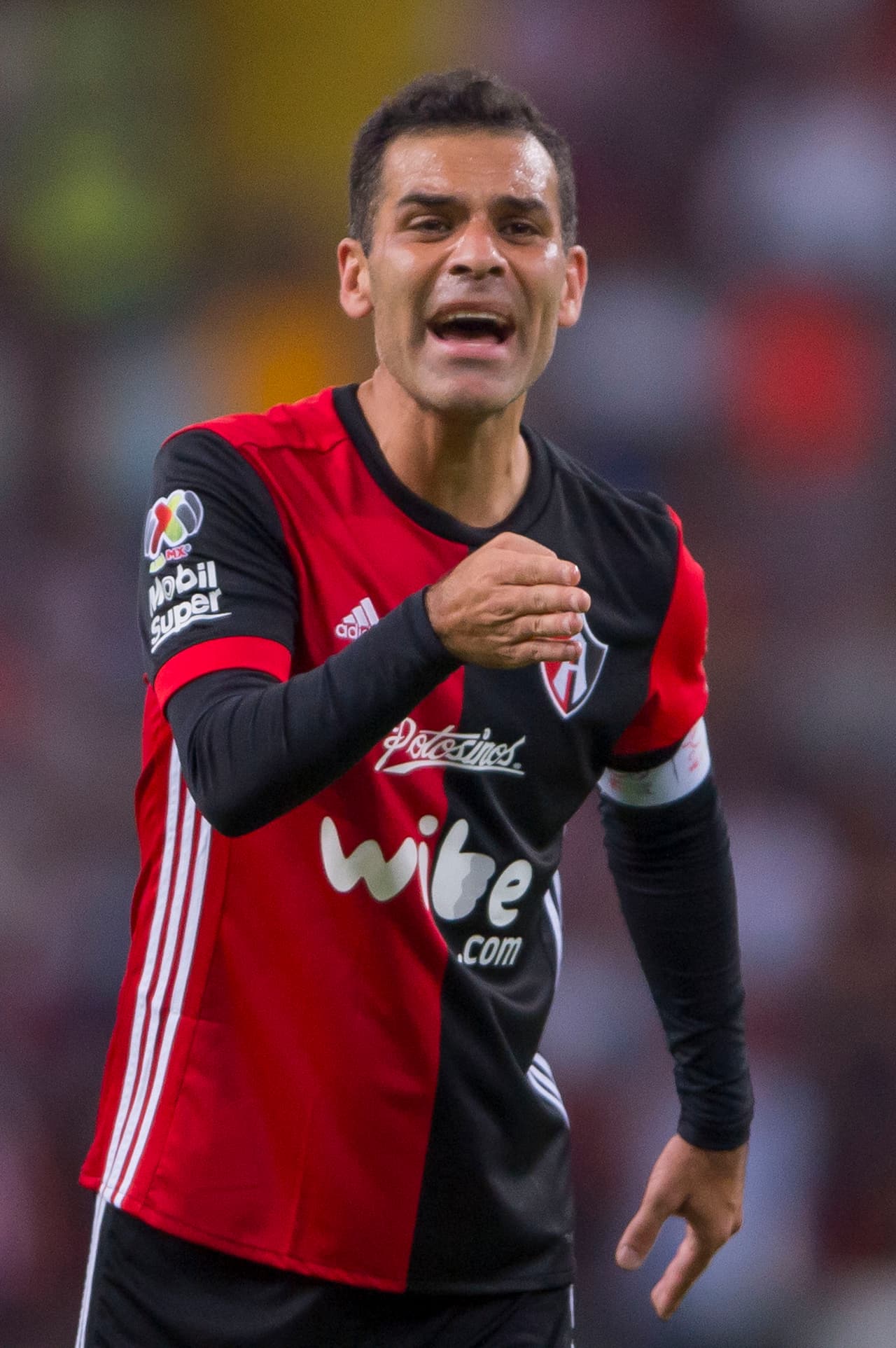 Rafael Márquez jugó su último partido en el Jalisco en la victoria del Atlas sobre Chivas. Los Rojinegros ganaron 1-0, el capitán del Tri y la Selección Mexicana tuvo una destacada actuación, y al final se llevó el cariño de propios y extraños.