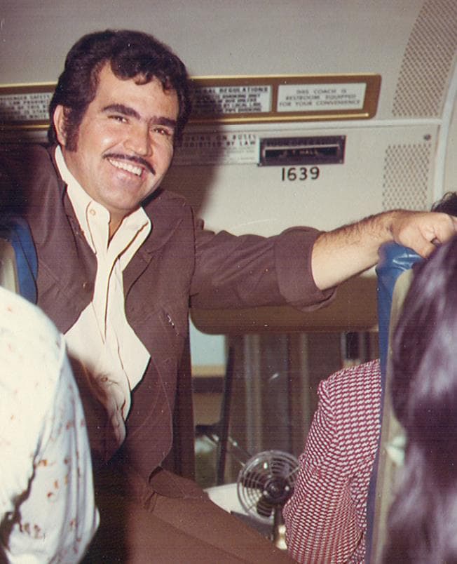 "A los 15 años le dije a mi papá que ya no quería estudiar. Él me dijo 'Si no quieres estudiar, entonces vas a trabajar'. Aunque al principio fue como un castigo, mi padre me enseñó el valor del trabajo duro y de ganarse la comida", escribió en Facebook al compartir esta foto.