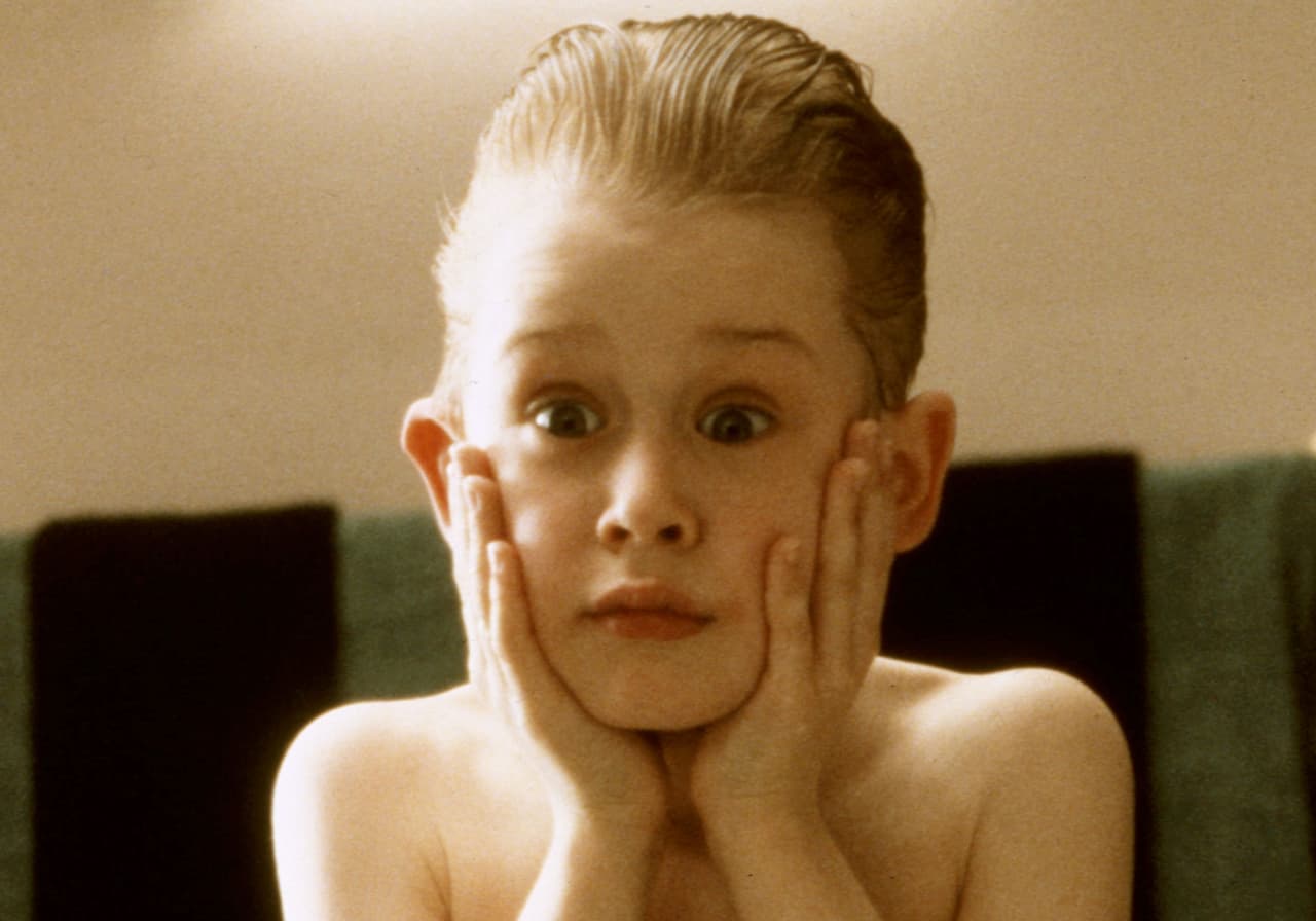 Su padre Kit, quien también era actor, apostó por que Macaulay también siguiera sus pasos desde temprana edad y a los 4 años empezó a actuar en algunas obras de teatro y poco a poco comenzó a tener papeles en televisión y cine.