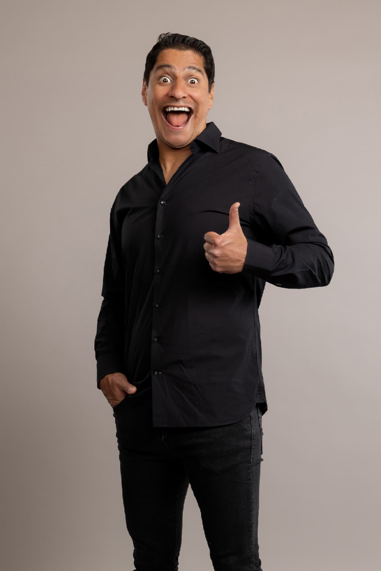 <b>El Chevo</b> es otro de los personajes que sacará muchas risas en este reality show, con una gran trayectoria en la comedia mexicana y en programas como 'Se Vale', 'StandParados', 'Guerra de Chistes', 'Sábado Gigante', 'Estrellados' y 'Faisy Nights'.