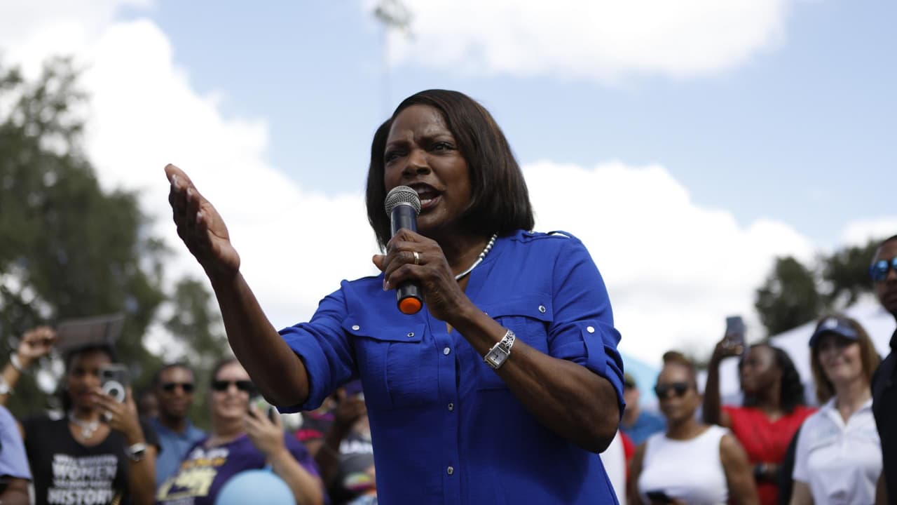 Inversión para salud y educación, entre las propuestas de la candidata Val Demings en Miami Gardens
