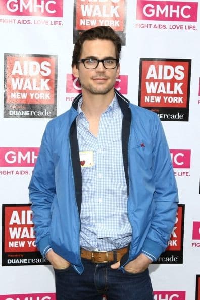 ¡Este hombre no sale a ningún lado sin camisa! Es una pieza clave en su guardarropa con la que siempre logra cautivarnos.