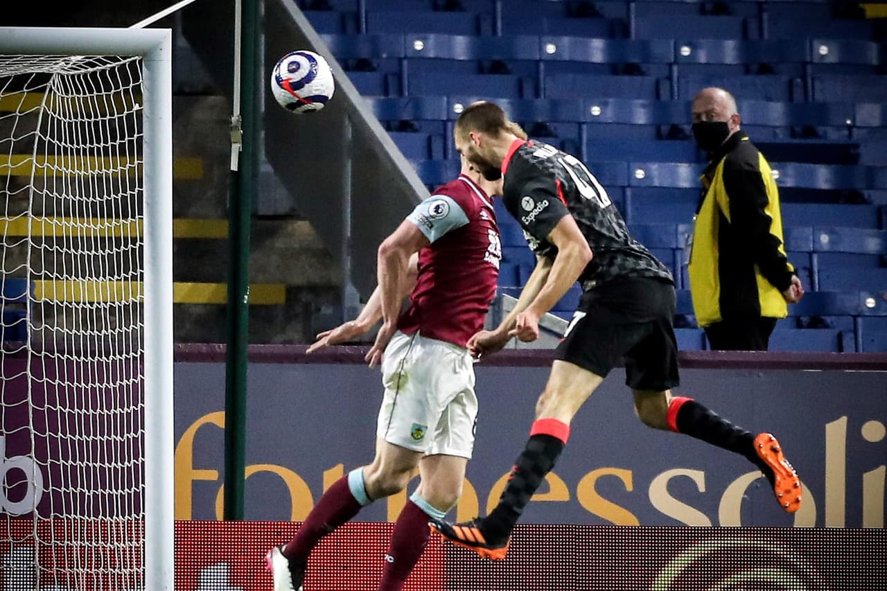 Liverpool golea a Burnley a domicilio con un marcador de 3-0 durante la penúltima fecha de la Premier League y se encuentra muy cerca de la Champions League. Los Reds ocupan el cuarto lugar de la tabla y, si ganan el partido del domingo, definirán su lugar en la UCL.