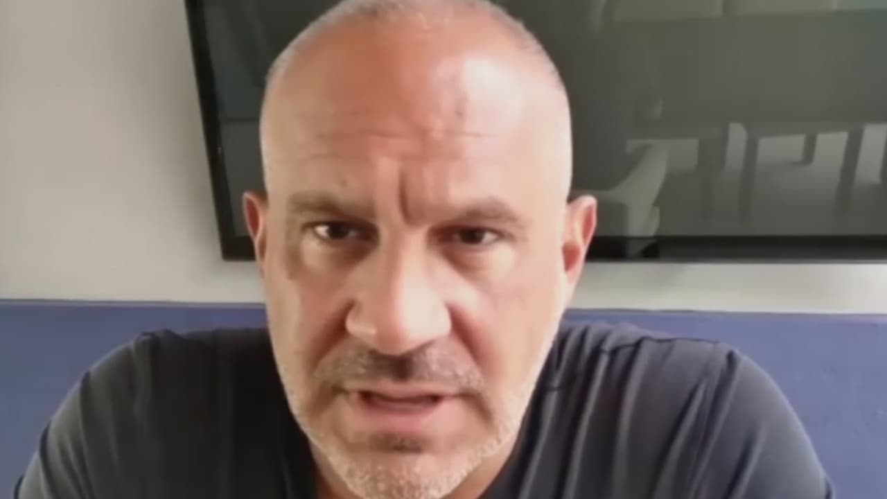 Arath de la Torre lleva la pandemia por el coronavirus hasta el 2021 en una obra de teatro