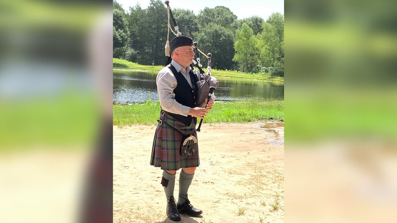 La construcción del castillo es un sueño de su dueño, Mike Newman, quien es propetario de una
<a href="http://newmanscastle.com/" target="_blank">panadería</a> que está en Bellville.