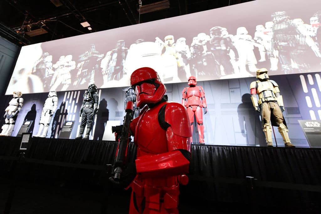 Para su primera edición en 1970 unas 100 personas asistieron al evento, y para la edición 2019 se estima que más de 150 mil visitantes recorrerán los pabellones de la sede principal y las exposiciones satélites.