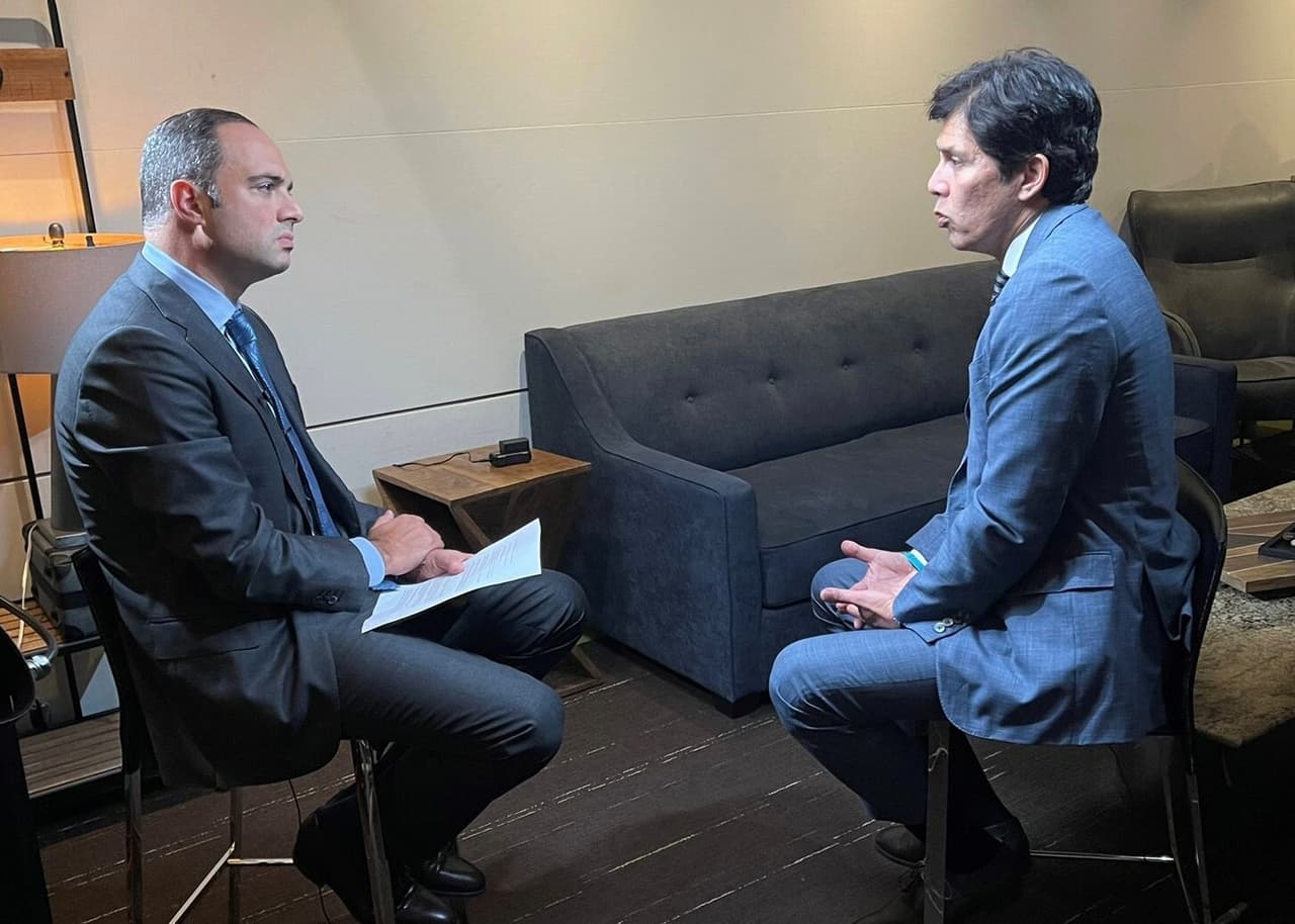 Exclusiva: Kevin de León no renunciará al Concejo Municipal de Los Ángeles pese a reconocer el "daño" que ha causado