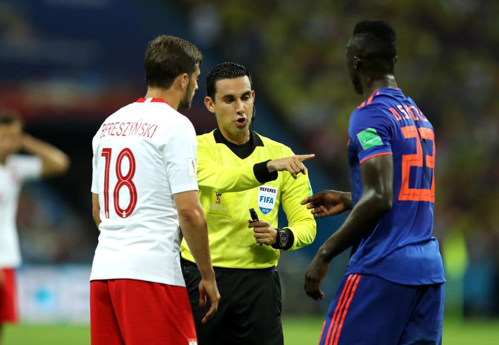 Sin embargo, el árbitro del partido, el mexicano César Ramos, le leía la cartilla en esta oportunidad a Bereszynski y a Davinson Sánchez (23) luego de forcejear en la disputa de la pelota.