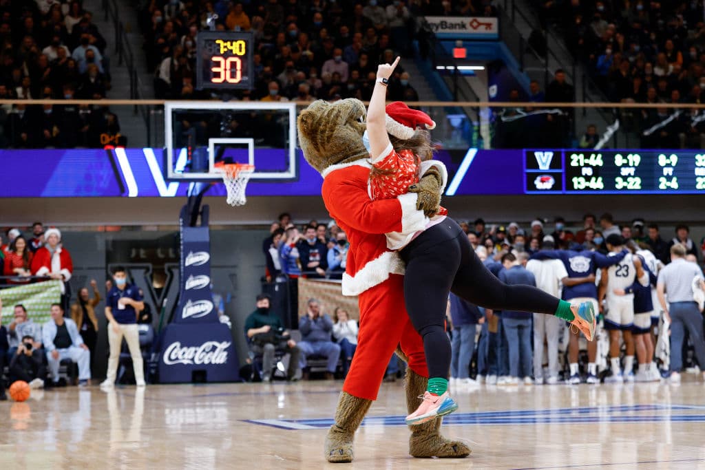 <b>Pennsylvania</b>, por ejemplo, notificó su primer caso el viernes: un hombre de unos treinta años con síntomas leves.
<br>