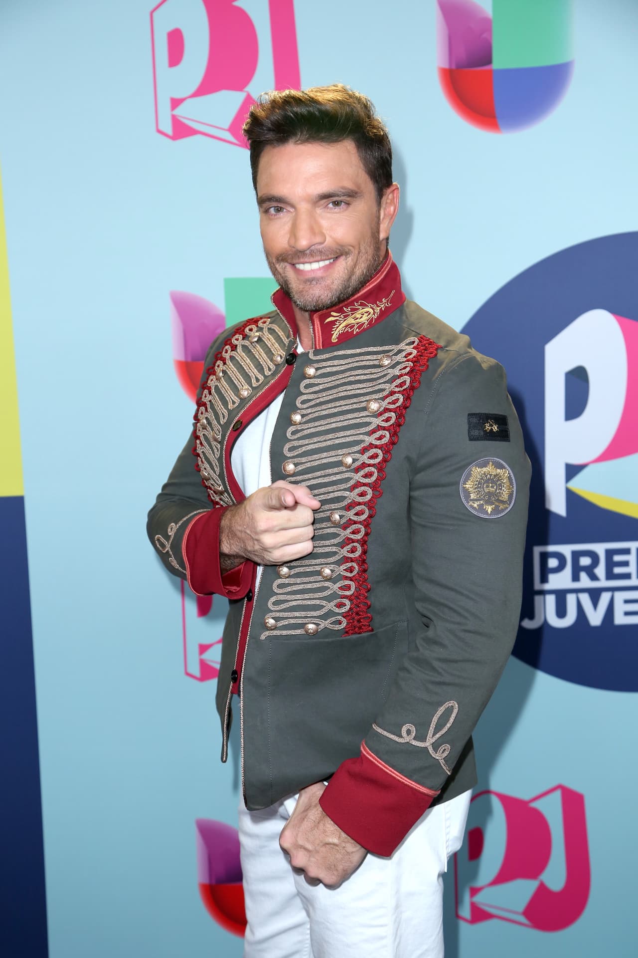 Apenas el año pasado desfiló con esta chaqueta al más puro estilo de 'El soldadito de plomo'.