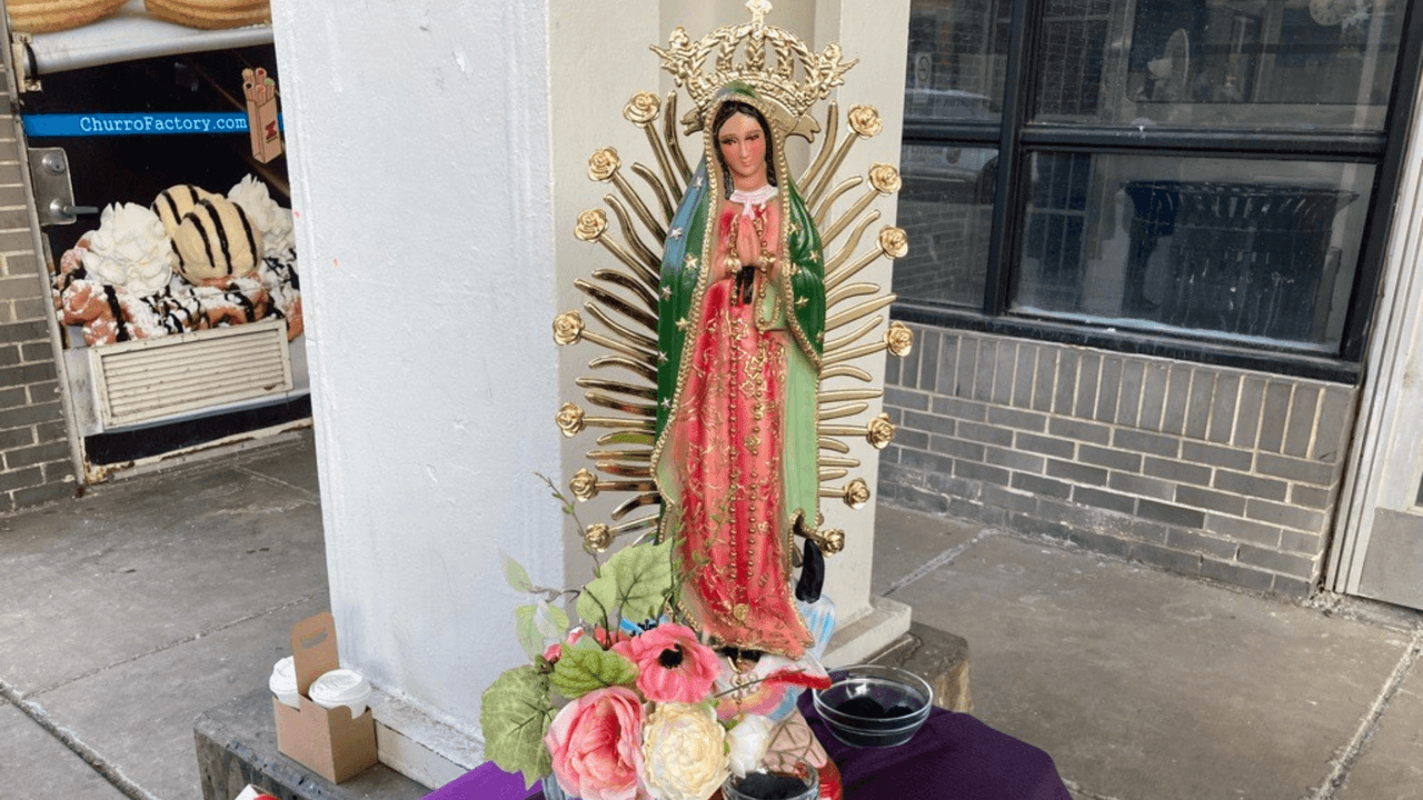 La oración "polvo eres y en polvo te convertirás" es lo que se llama un 
<i>memento mori </i> es decir, un recordatorio de la fragilidd de la vida y la inminencia de la muerte.