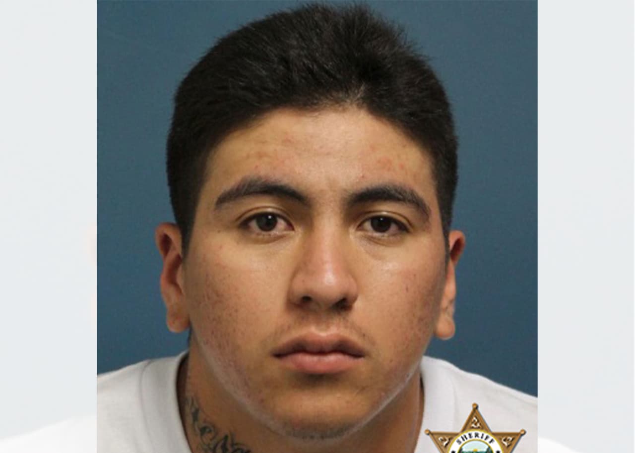 Martín Saldana tiene 25 años y es buscado por homicidio. Saldana es el principal sospechoso del asesinato de Richard Zepeda, ocurrido en el sector de Woodlake en el 2013.