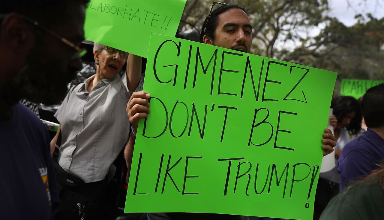 Por qué el alcalde de Miami no debería haber acatado la orden ejecutiva de Trump