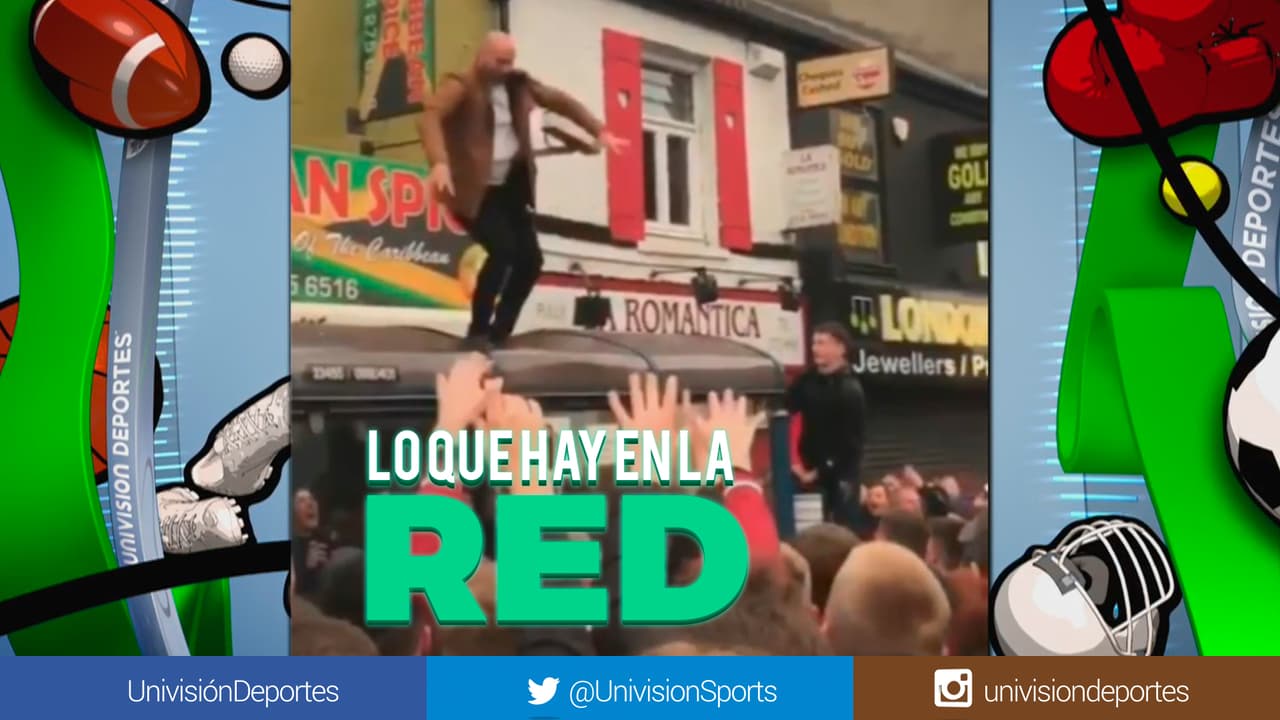 Seguidor del Sheffield United estuvo a punto de romperse todos los huesos durante un festejo