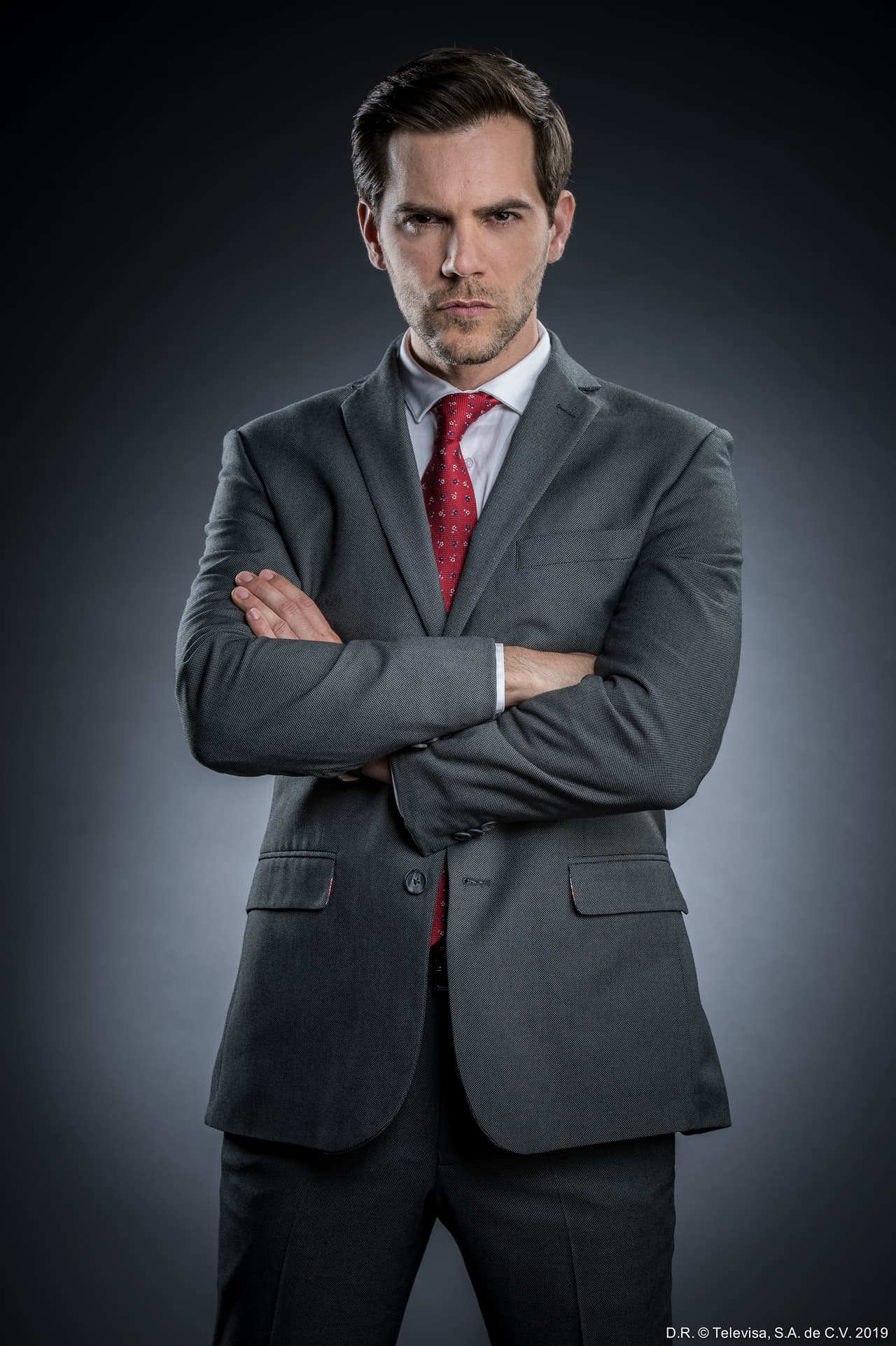 La telenovela cuenta con un nuevo galán. Él es Marc Clotet, un actor de origen español que personificará a Adrián Carballo, un abogado comprometido con los derechos de las mujeres.