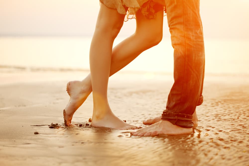 <b>Capricornio</b>
<br>
<u>Consolidación en tus asuntos y en el amor</u>
<br> Se consolidan tus asuntos y echas raíces en tu vida amorosa y familiar. Se abrirán canales de comunicación con otras personas que te ayudarán a conseguir tus metas, se presentarán múltiples opciones para invertir tu dinero, empezar un proyecto y en especial se formalizan relaciones de índole sentimental, algo que deseabas intensamente y que ahora se materializará de una manera directa y hermosa.
<br>