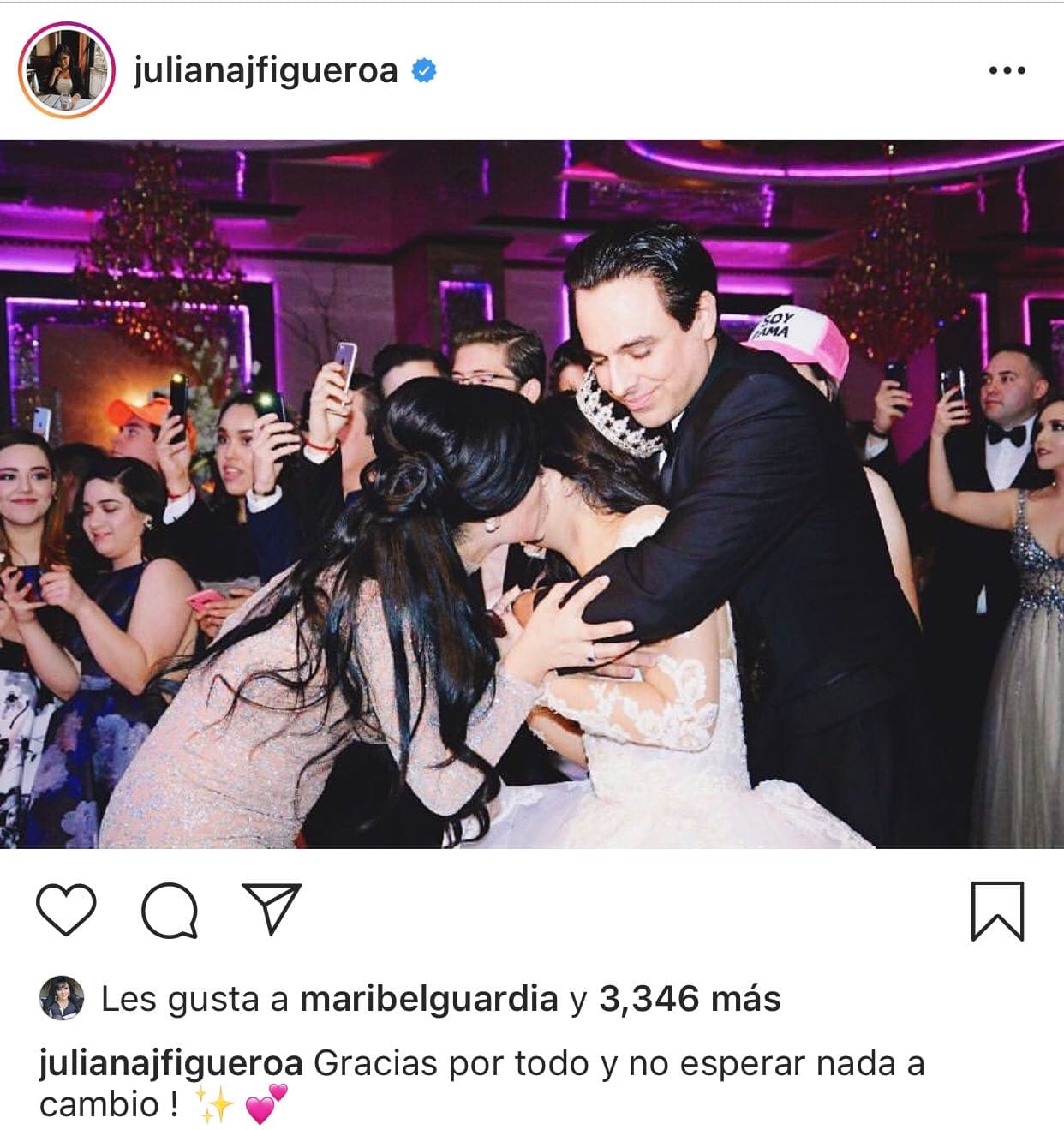Juliana también lleva una buena relación con la expareja de su padre, 
<b><a href="https://www.univision.com/entretenimiento/juliana-la-hija-de-joan-sebastian-cumplio-xv-y-su-madrina-fue-la-ex-de-su-padre-maribel-guardia" target="_blank">Maribel Guardia</a></b>, al grado que en marzo de 2018, cuando la chica cumplió 15 años, la actriz fue invitada al festejo como madrina. La actriz es madre de Julián Figueroa, uno de los hijos de Joan.