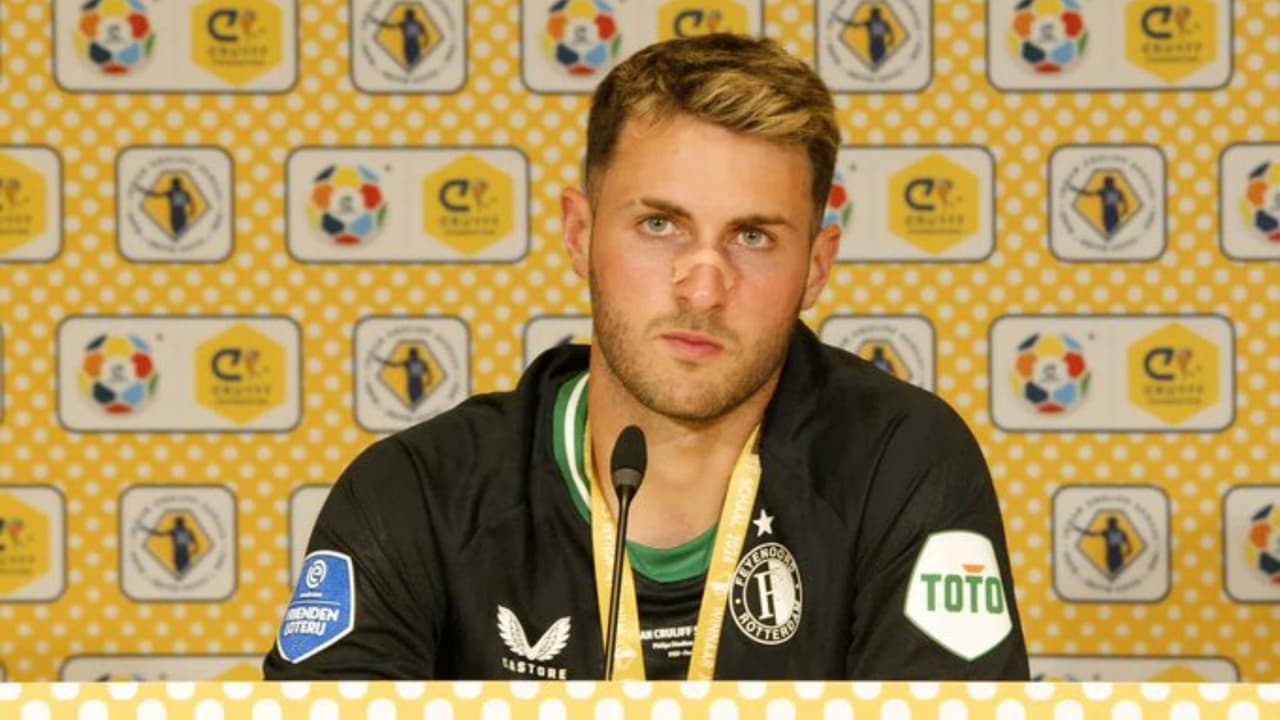 Santi Giménez se pronuncia sobre su futuro en el Feyenoord