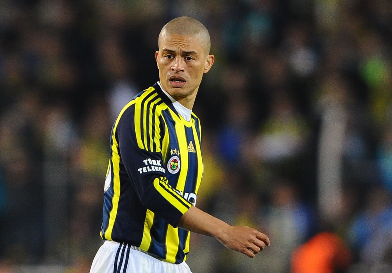 Ex futbolista brasileño Alex asegura que vio "borracho" el Mundial de 2002