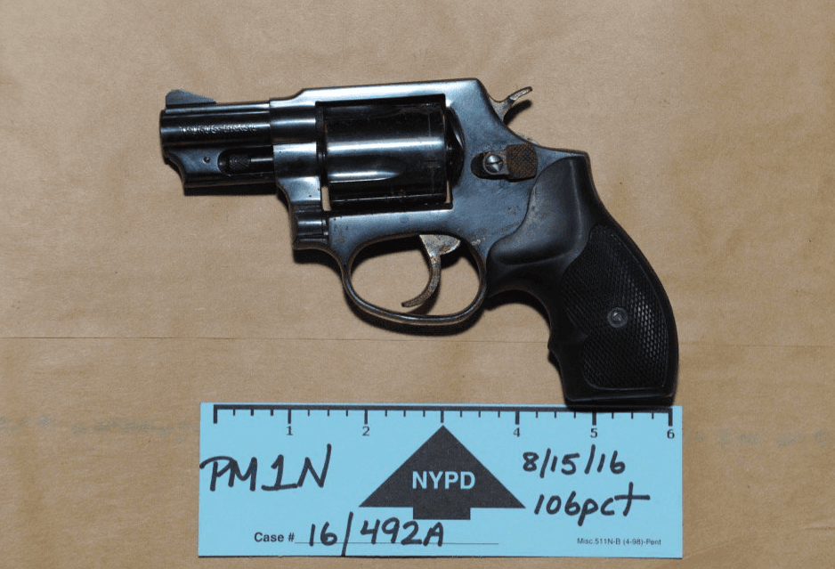 El NYPD compartió esta imagen del arma que supuestamente usó Morel.