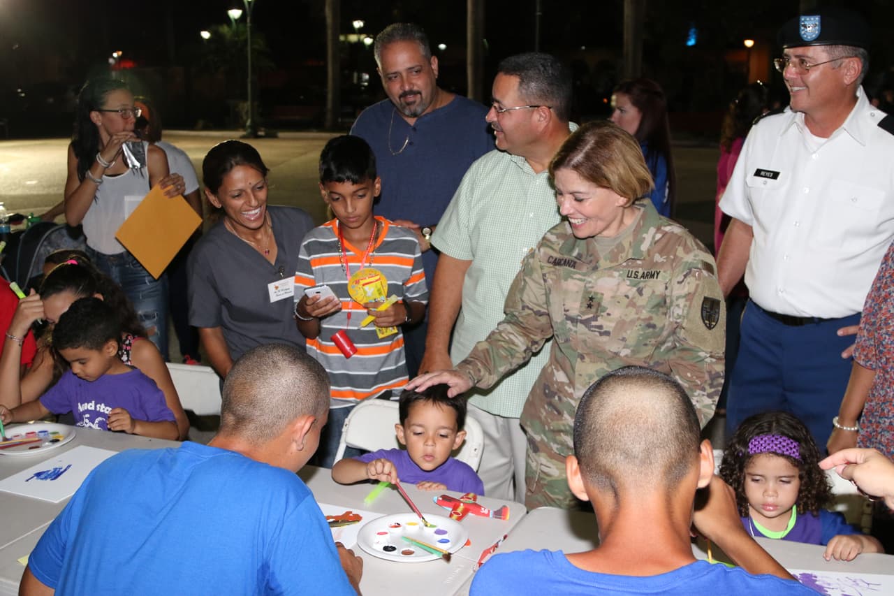 Es mujer, madre de cuatro hijos, esposa y fiel servidora de las fuerzas armadas. Es la primera mujer hispana, nacida y criada en Puerto Rico, en llegar a ocupar el prestigioso puesto. Su misión es continuar rompiendo la brecha y aumentar la presencia de mujeres en la milicia y posciones de poder.