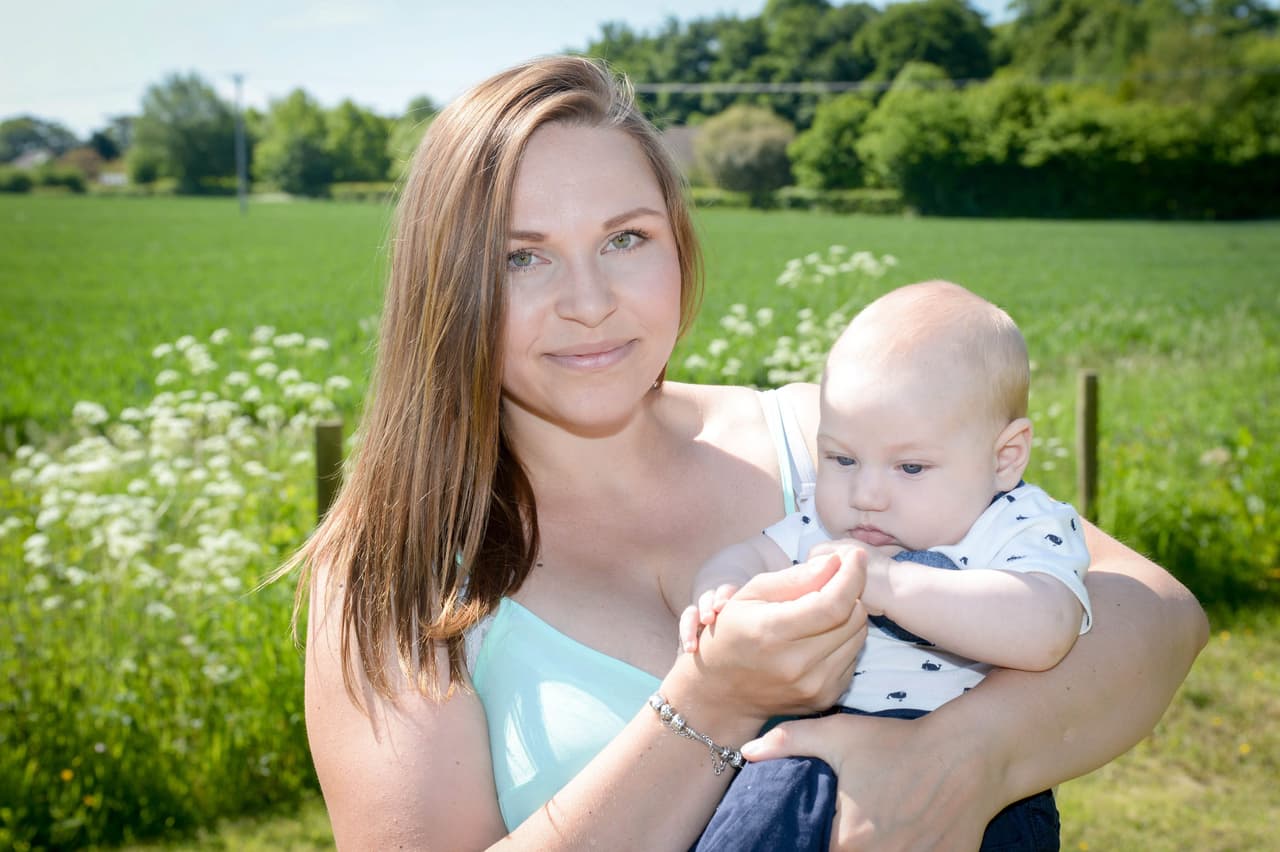 La mamá primeriza está estupefacta ante la naturaleza de su hijo.