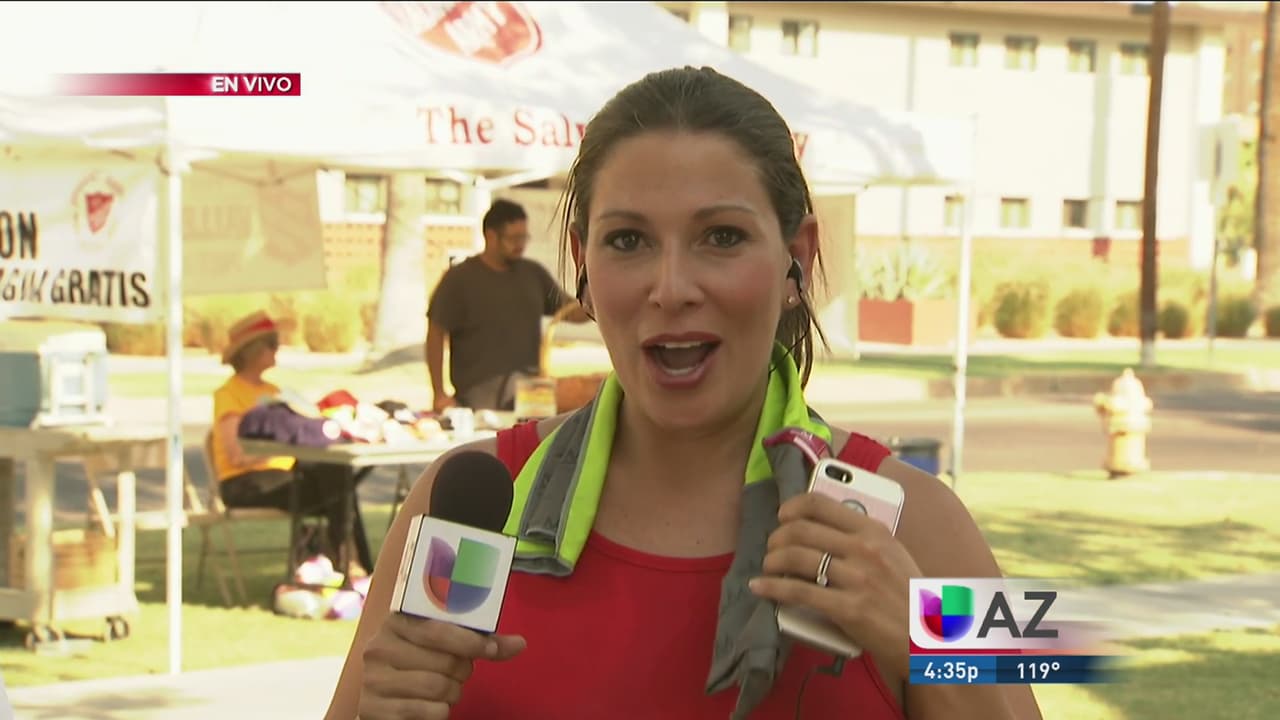 Los periodistas de Univision Arizona se las ingenian para hacer su trabajo bajo temperaturas de hasta 119 grados Farenheit