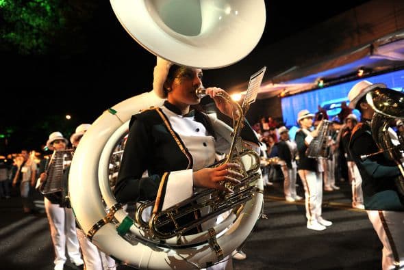 La banda municipal de José mantuvo el ritmo del espectáculo y la música divertida hizo que los animos nunca decayeran. Los villancicos navideños fueron los más coreados entre los niños.