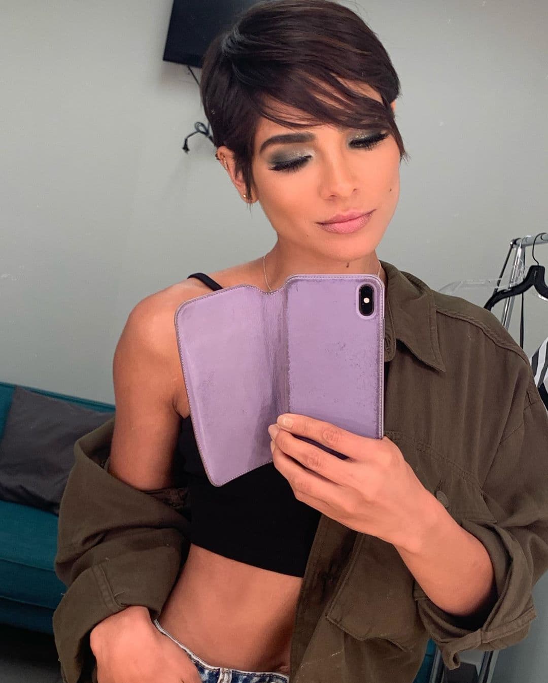 La presentadora dijo que, para el cambio de imagen, 
<b><a href="https://www.univision.com/famosos/alejandra-espinoza-confiesa-que-su-hermana-quien-padecio-cancer-fue-su-guia-al-cambiar-de-look-para-rubi-fotos">se inspiró</a></b> en una de sus hermanas, quien en 2017 fue diagnosticada con cáncer.