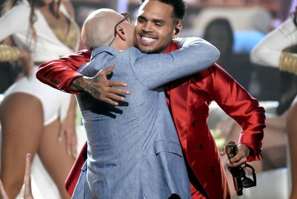 Chris y Pitbull cantaron el tema titulado 'Fun'.