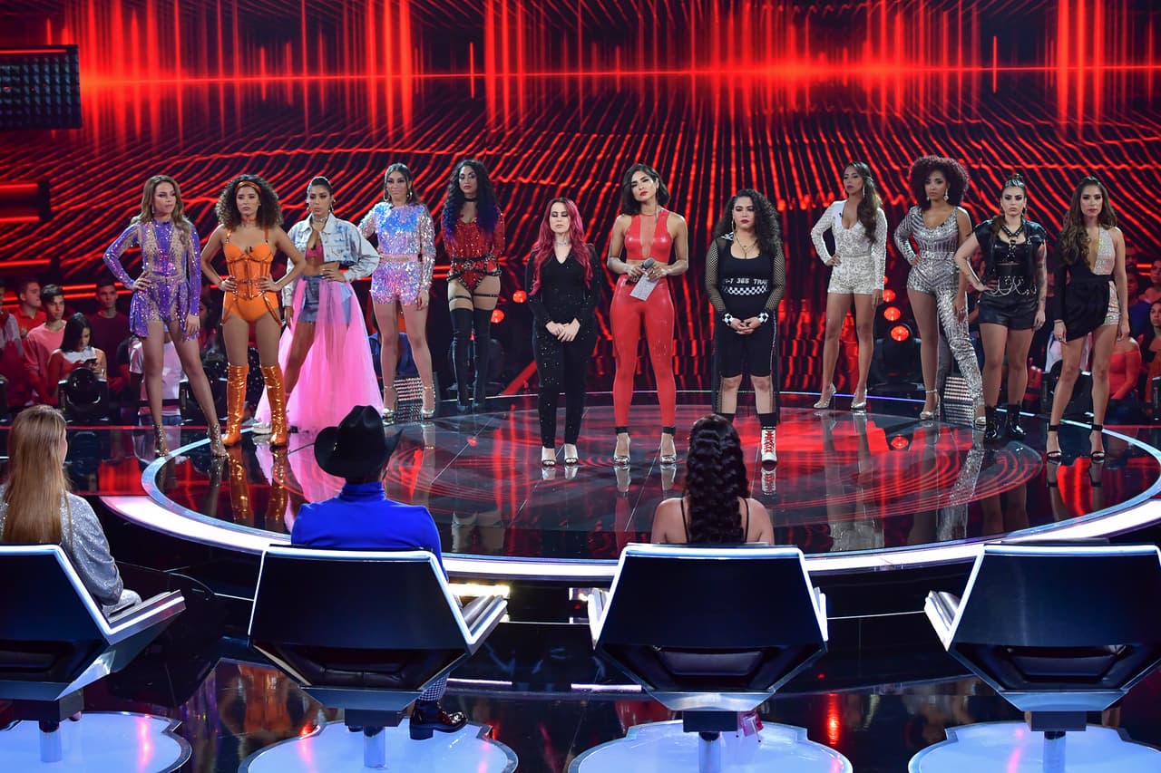 Este domingo todo pasó muy rápido. Al inicio del show, Alejandra dio a conocer el nombre de la participante que seguiría compitiendo para convertirse en la Reina de la Canción. Lamentablemente para Jessica, esta vez no logró superar la prueba.