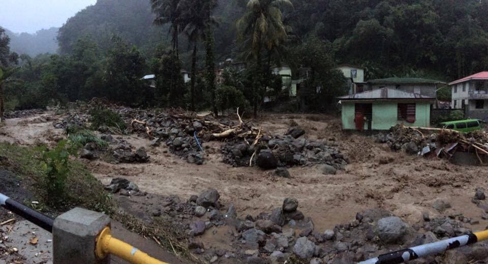 Estragos de tormenta Erika en isla Dominica