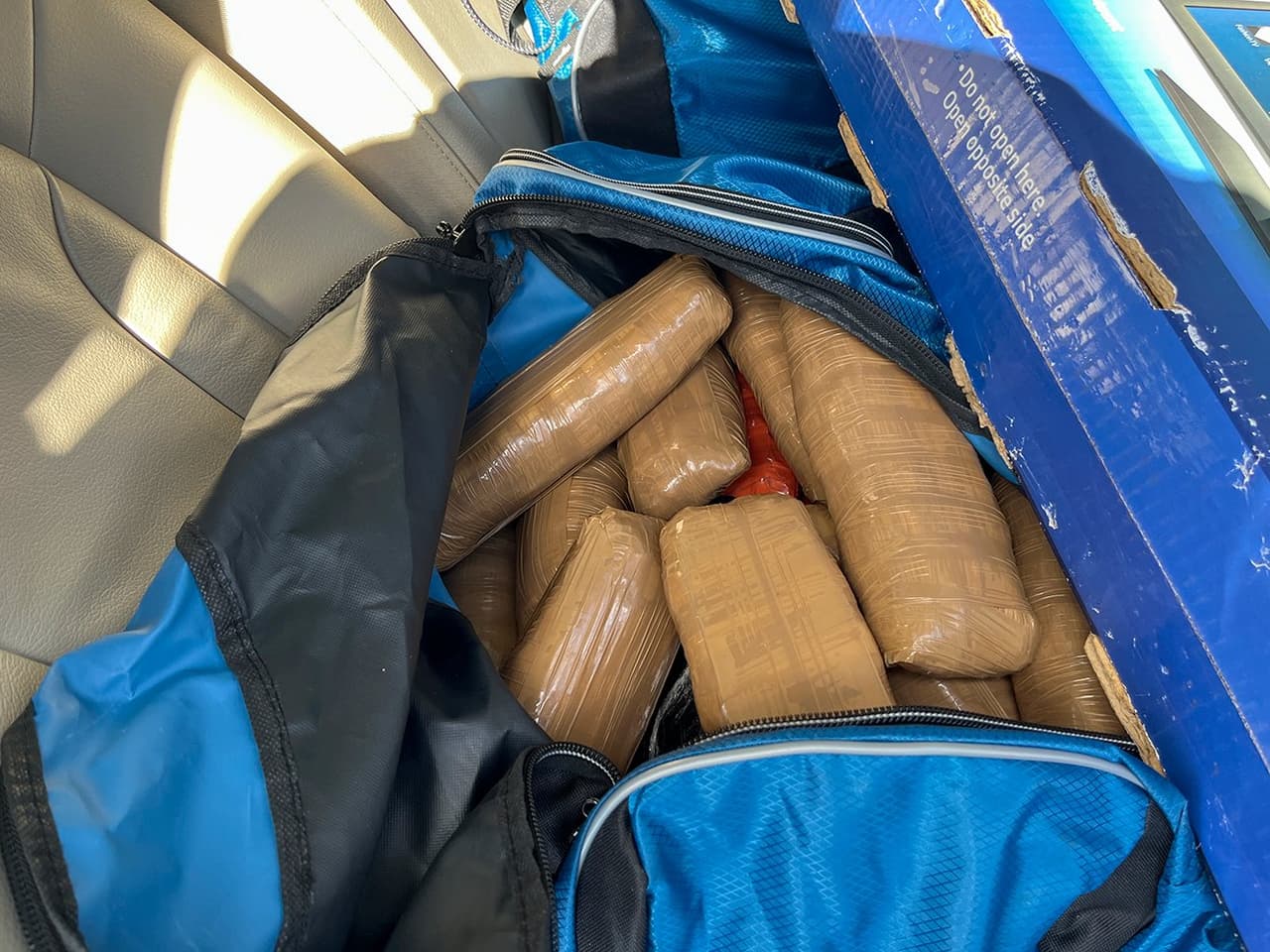 Este lunes, durante una parada de tráfico, las autoridades incautaron 162 libras de metanfetamina en Cordes Lakes, al norte de Phoenix.