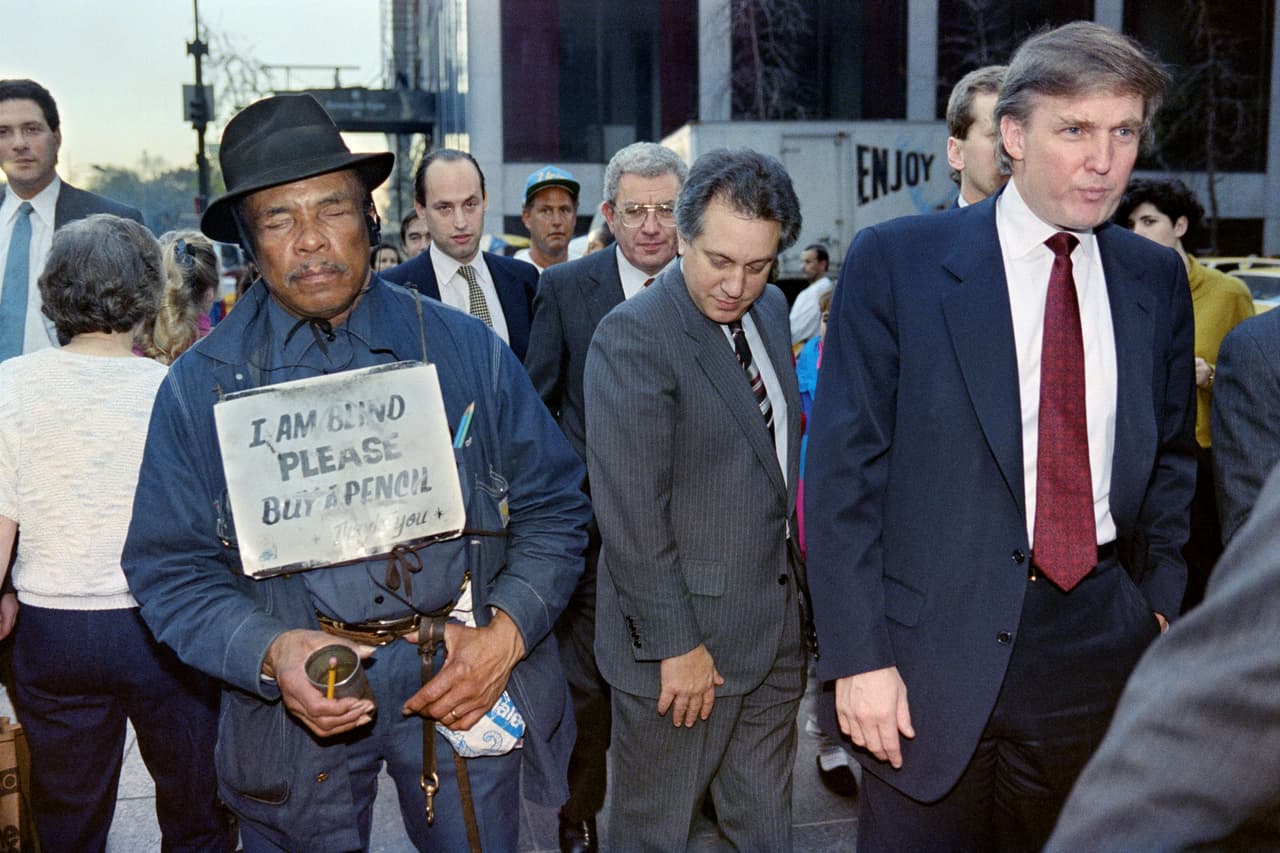 En 1991, Trump anuncia que el Taj Mahal Casino entra a bancarrota, una movida que según The New York Times le ayudó a evadir impuestos por años. En su momento, este casino, de un costo de US$1,000,000,000, fue el más grande del mundo.