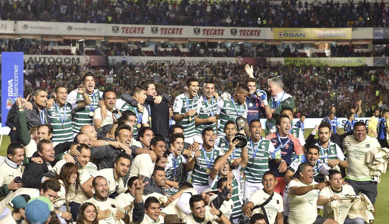 A pesar de que el Querétaro demostró con un 3-0 en la vuelta su calidad como finalista, el resultado del partido de ida fue suficiente ventaja para que Santos fuera campeón.