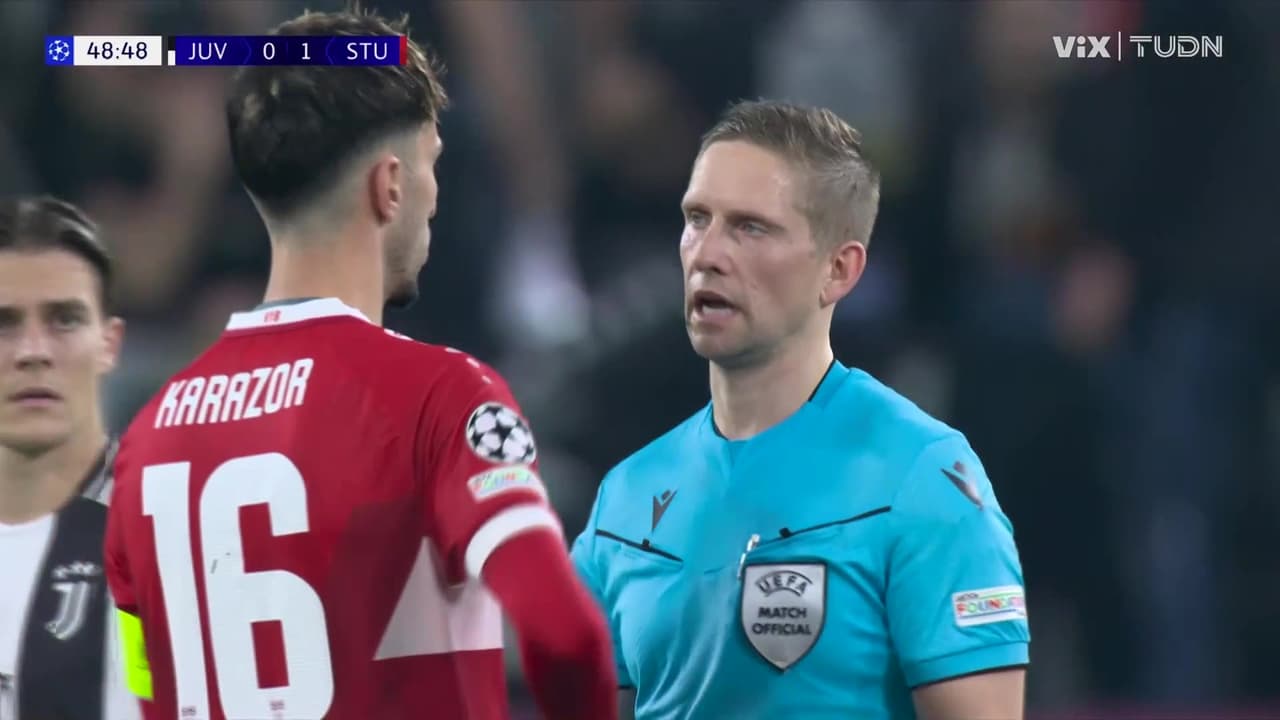 ¡Gol del Stuttgart anulado!Deniz controla con la mano y se invalida el gol 