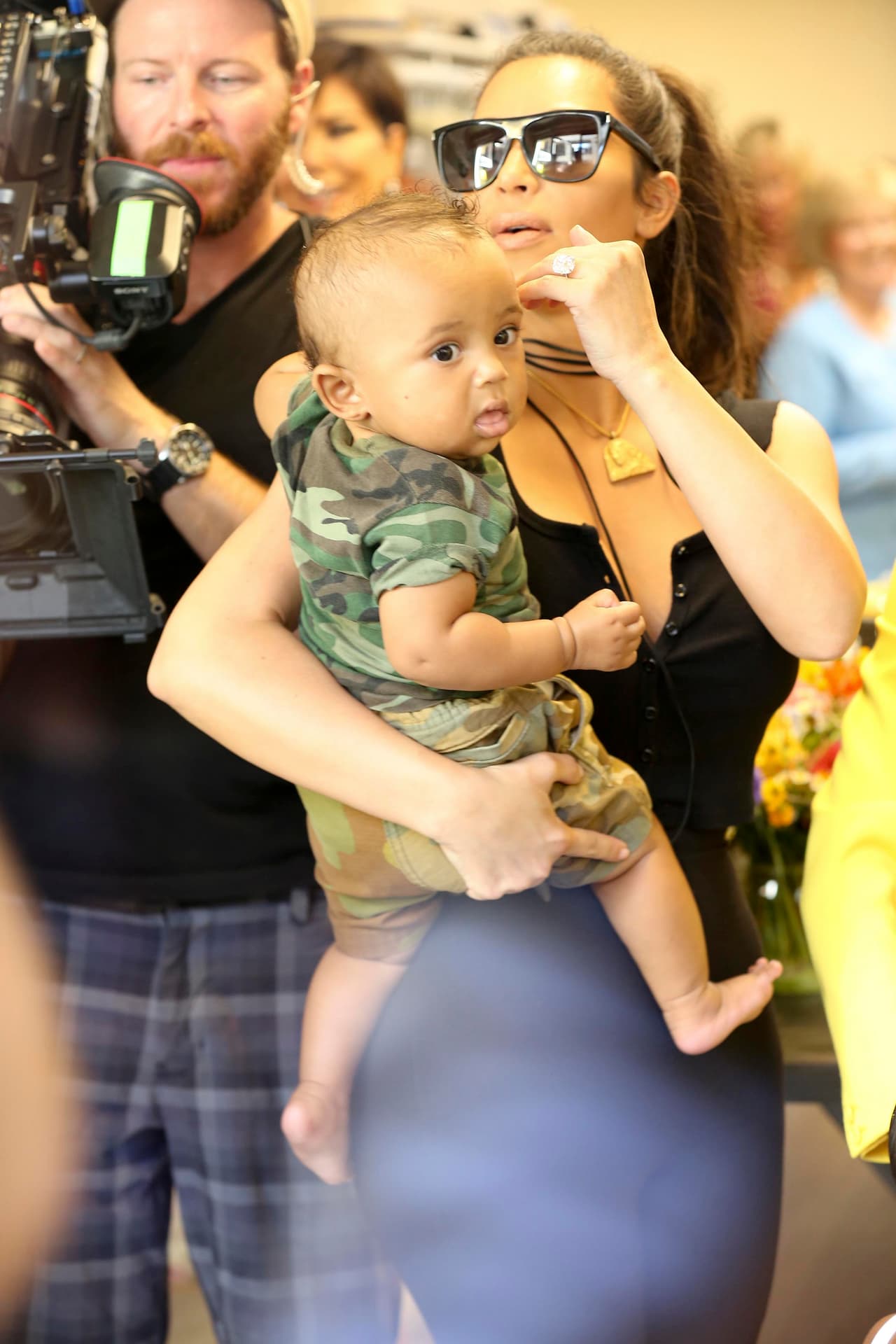 Incluso, 
<b>Saint, el segundo hijo de Kim,</b> tiene su propia colección de chamarras Balmain. Sin duda, esta familia no escatima en gastos cuando de consentir a sus pequeños se trata.