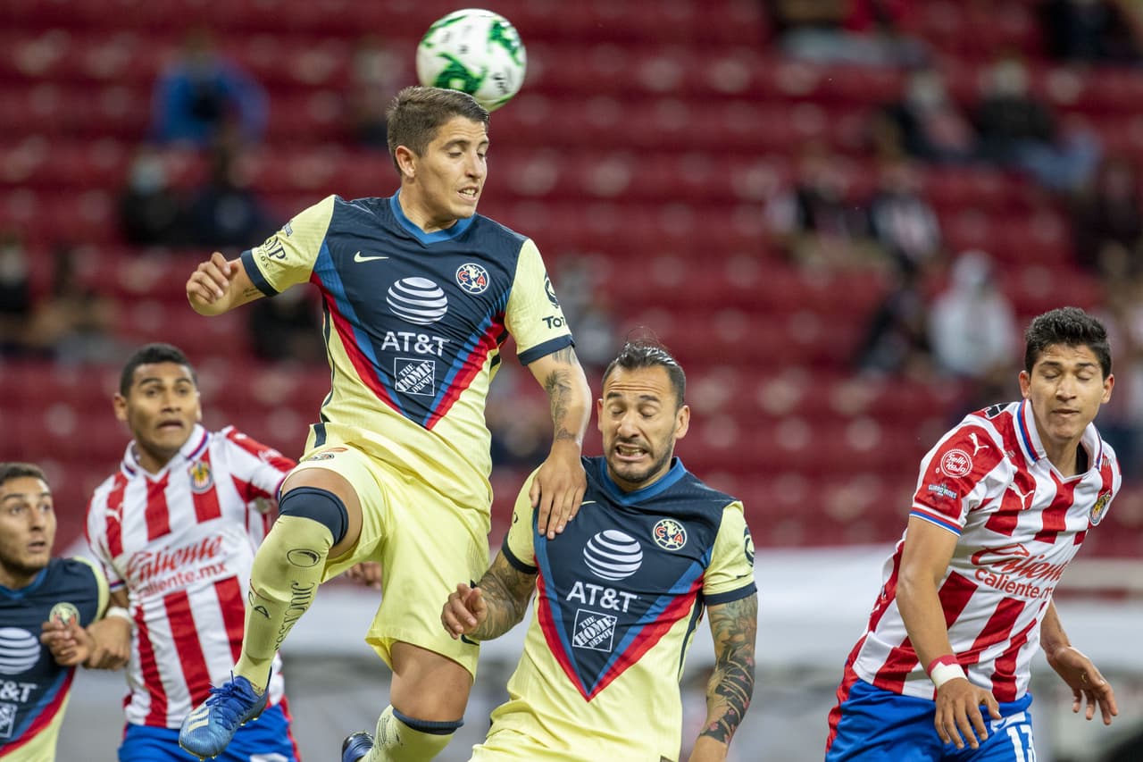 Cristian Calderón saca un potente disparo al minuto 81 y termina dándole la victoria 1-0 sobre las Águilas del América.