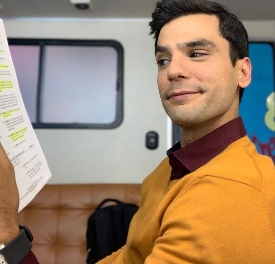 En el caso de Ramsés Alemán, su debut actoral fue en la telenovela 
<b><a href="https://www.univision.com/shows/univision-en-netflix/porque-el-amor-manda-video" target="_blank">Porque El Amor Manda</a></b> del año 2012, al lado de Fernando Colunga y Blanca Soto. 
<br>