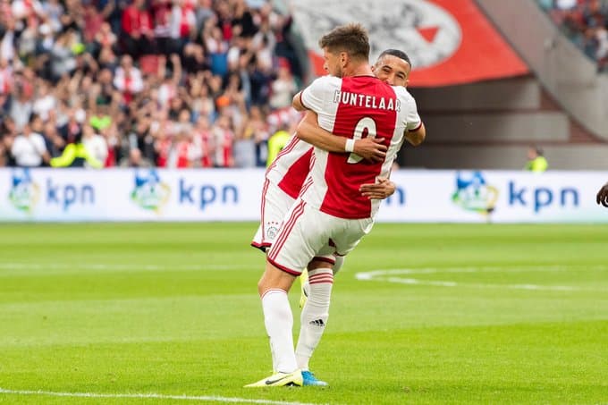 El Ajax mostró su mejor versión para derrotar 4-1 al Heerenveen. Tagliafico en dos ocasiones, Schuurs y Tadic anotaron para los 'ajacied'. Edson Álvarez jugó 80 minutos.