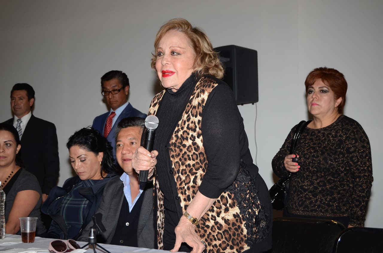 "Fue una operación muy sencilla, 
<b>en el lado izquierdo en el muslo y la cadera</b>, no me duele, estoy toda cosida pero está bien […] Yo me siento como si ya me hubieran quitado todo", dijo en entrevista con el programa 'Ventaneando'.
<br>