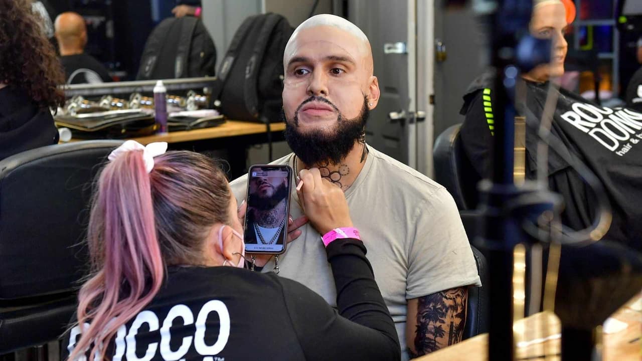 Para que Cristian Daniel pudiera interpretar a Farruko le tuvieron que replicar en su piel cada uno de los tatuajes del artista.