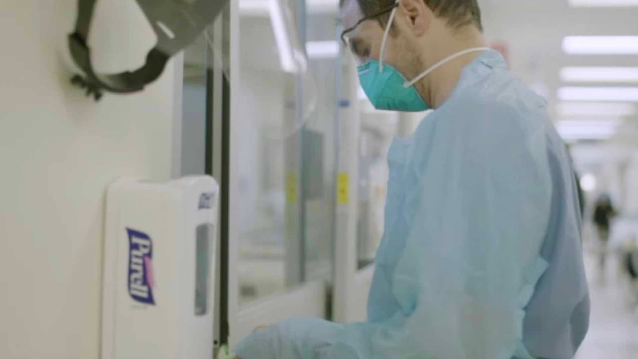 “Sí hay posibilidad de que llegue a Texas porque la gente está viajando más que antes, aunque no es una enfermedad muy peligrosa”, dijo el Dr. Martín Yudovich, quien ejerce la pediatría en Houston.