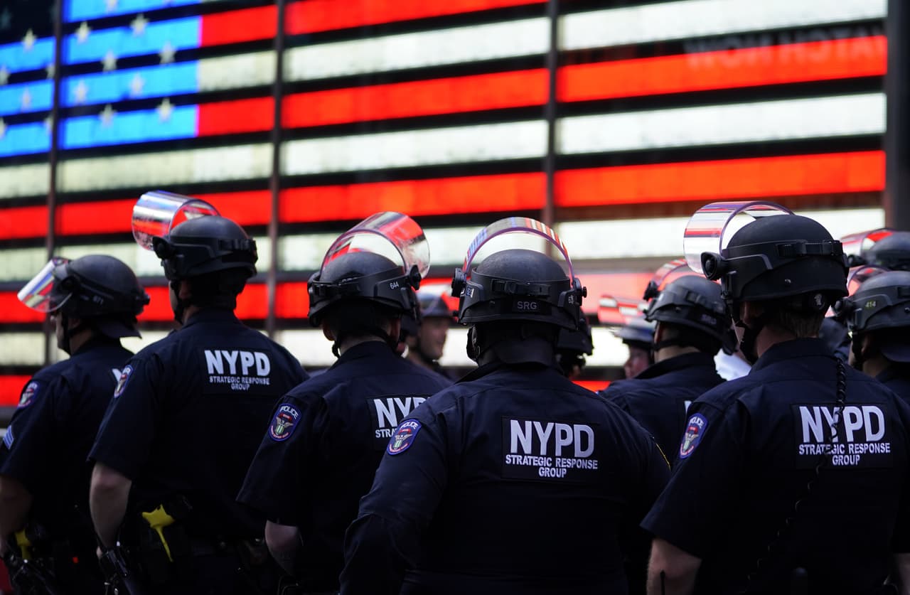 El domingo, la presencia policial aumentó en la ciudad de Nueva York y se mantendrá así al menos hasta la inauguración de Biden el miércoles.