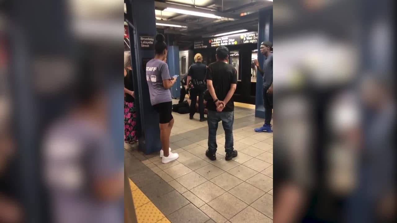 Ataque en el subway: la víctima fue empujada a los rieles del tren y el agresor es un desamparado