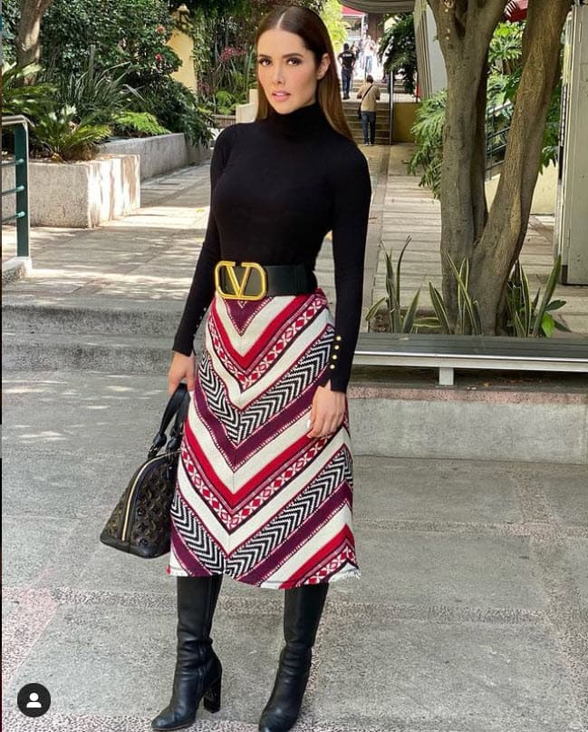 "
<b><a href="https://www.univision.com/networks/galavision/asi-se-viste-marlene-favela-inspirate-en-su-estilo-fotos#4fffea0e0000" target="_blank">Cada una tiene su esencia</a></b>, su estilo, todo", defendió la estrella de 
<b>Gata Salvaje</b>.
<br>