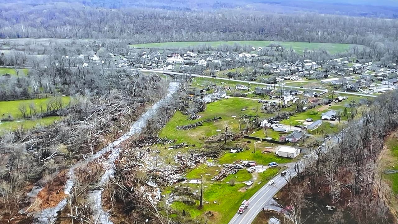  "Es desgarrador verlo": poderoso tornado causa muerte y destrucción en el sureste de Missouri 